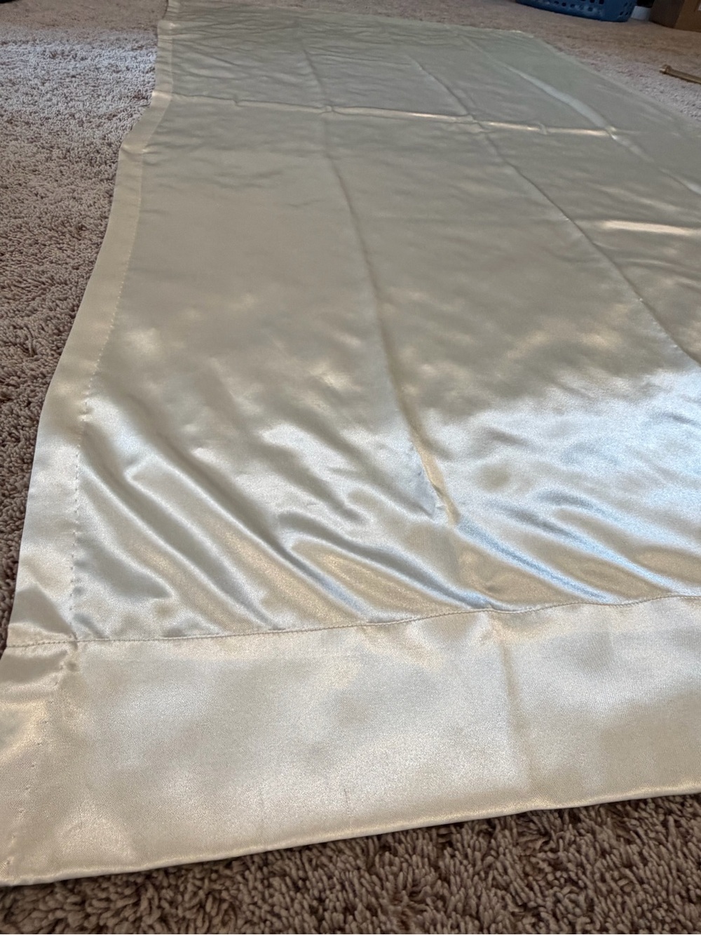 Nicole miller silky satin cream colored curtain panel 84 x 42 - Picture 3 of 9